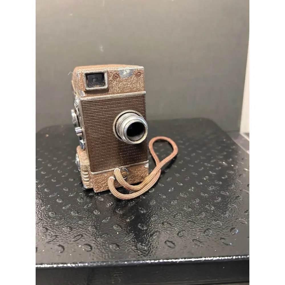 vintage Revere Eight Model Seventy-Seven 8mm movie camera